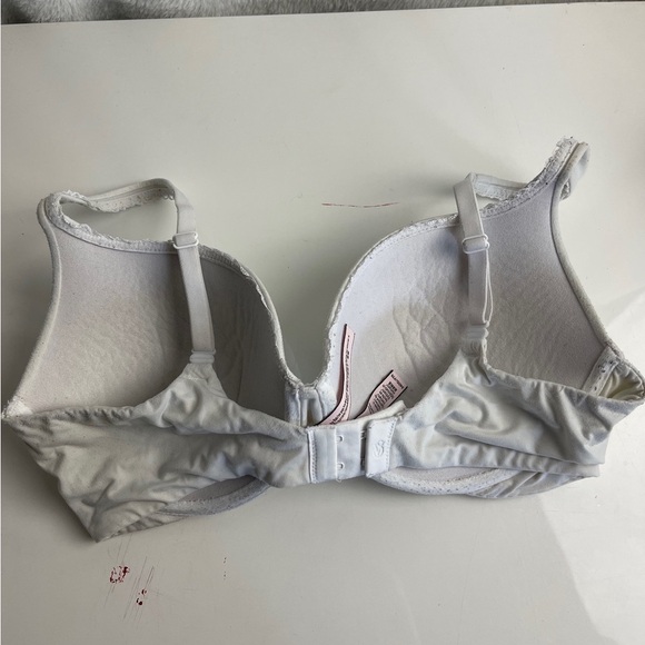 Victoria's Secret White Seamless Bra with Adjustable Straps - Picture 2 of 3